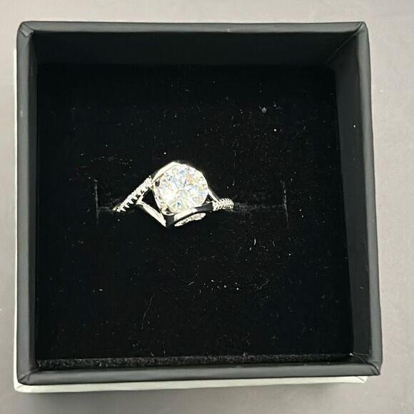 D Luxury 925 Sterling Silver 2ctw Moissanite Ring Size 9 Hidden Heart Design New - Picture 2 of 13